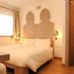 C'est La Vie Aparthotel 4*