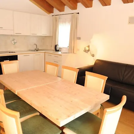 Ξενοδοχείο με διαμερίσματα C'est La Vie 4*