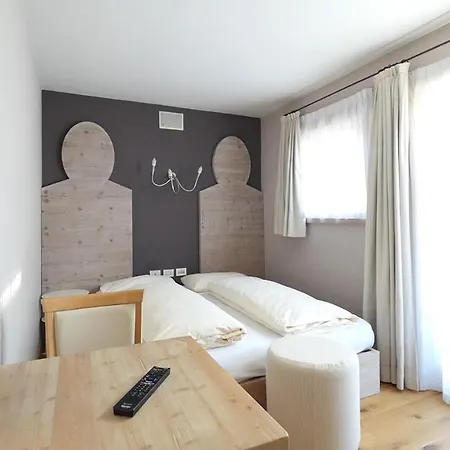 Ξενοδοχείο με διαμερίσματα C'est La Vie 4*