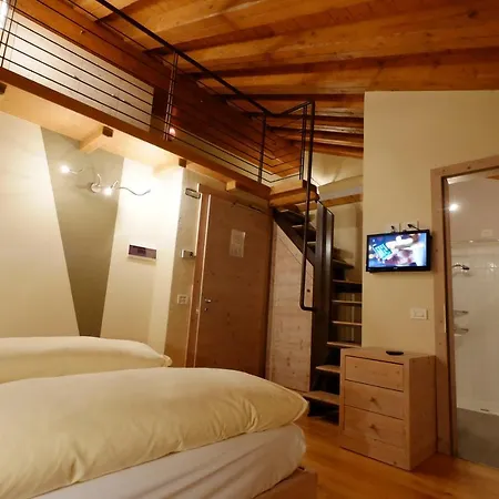 Ξενοδοχείο με διαμερίσματα C'est La Vie 4*