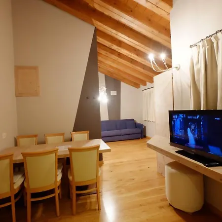 C'est La Vie Λιβίνιο